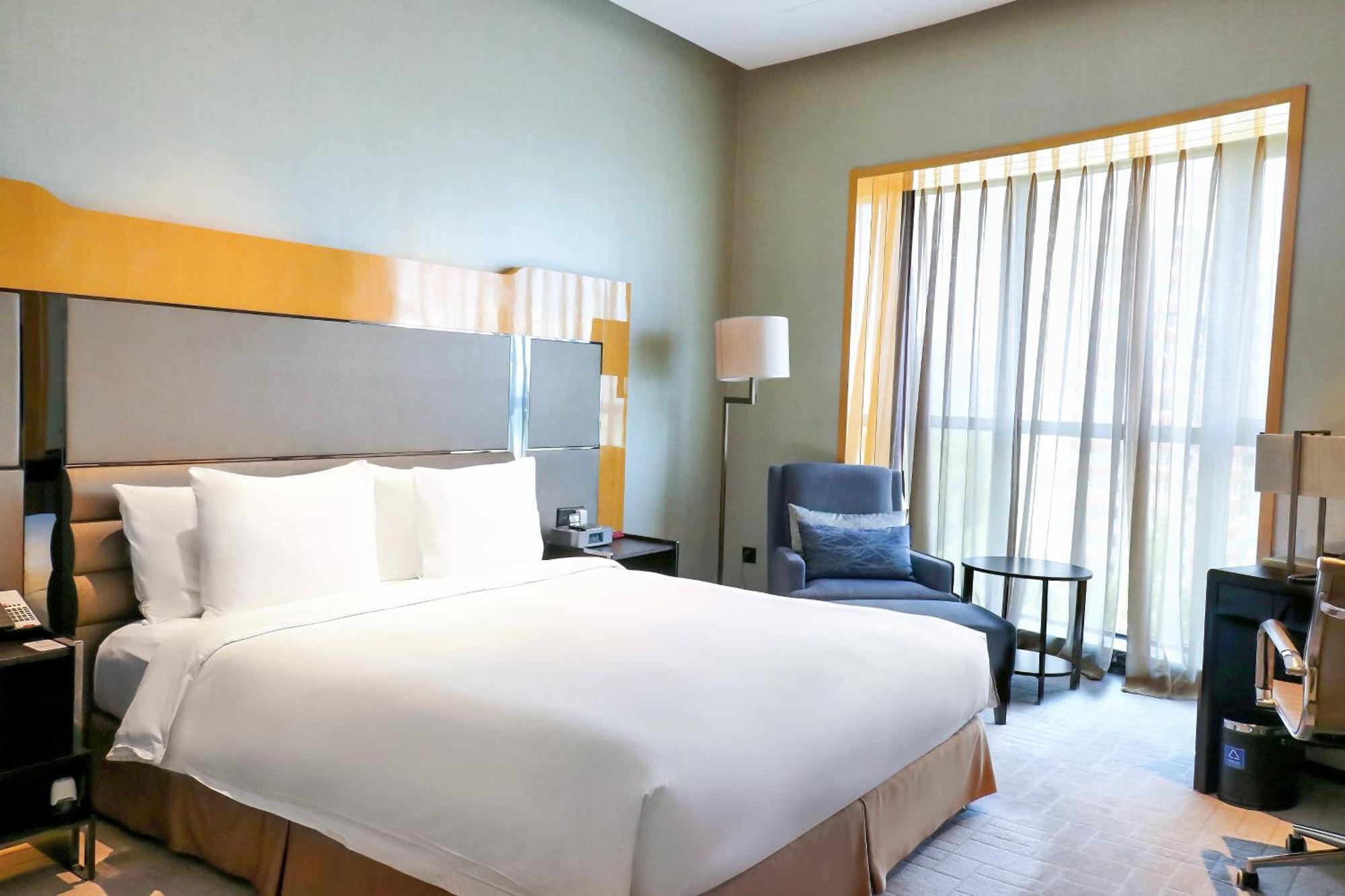 Crowne Plaza Beijing Lido By Ihg Hotell Exteriör bild